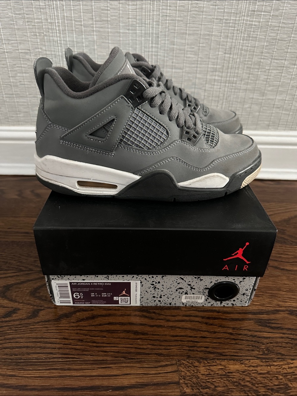 Air Jordan 4 Retro (GS) Sz. 6.5Y